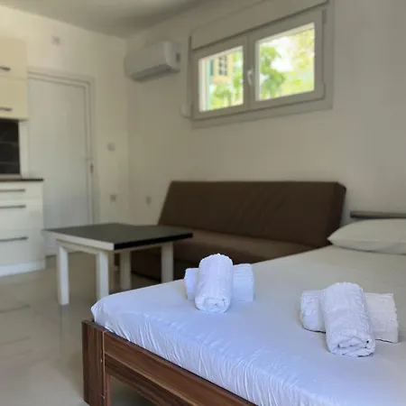 Elvi Apartment *