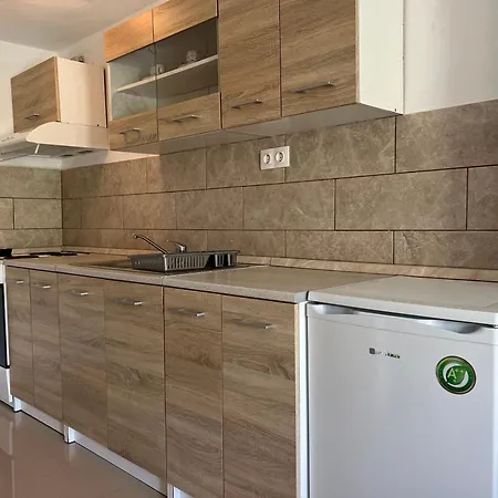 Elvi Apartment *