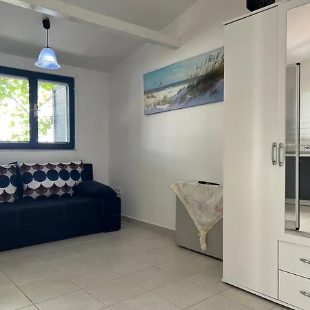 Elvi Apartment *