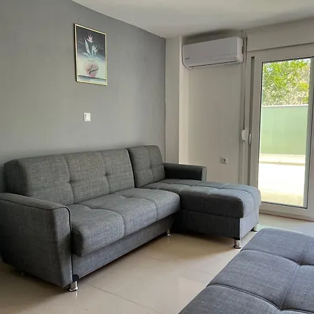 Elvi Apartment